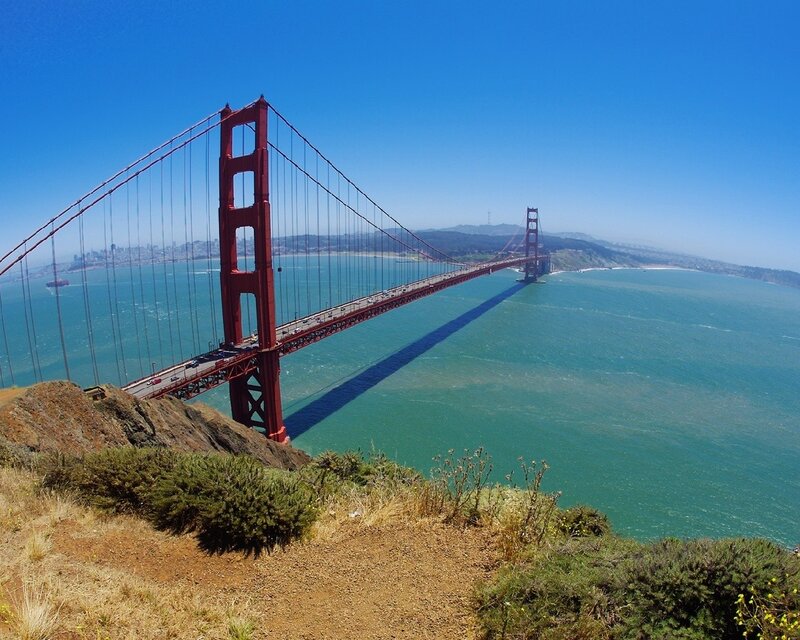 Golden Gate Bridge on a sunny day