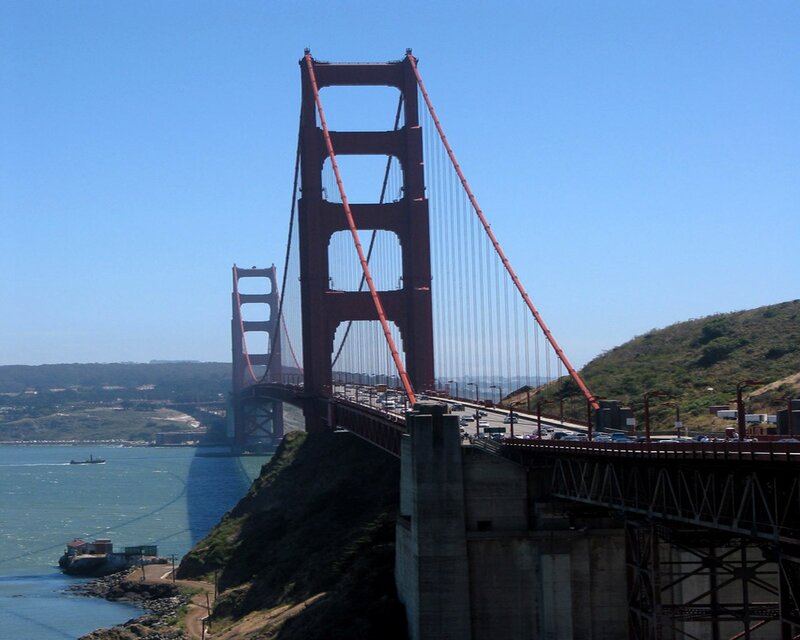 Golden Gate Bridge on a sunny day