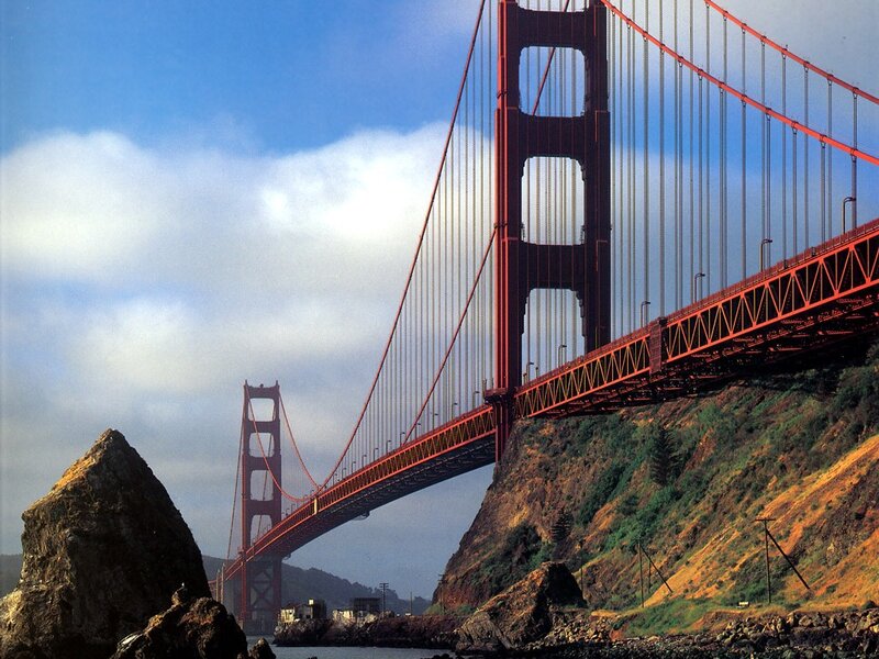 Golden Gate Bridge on a sunny day