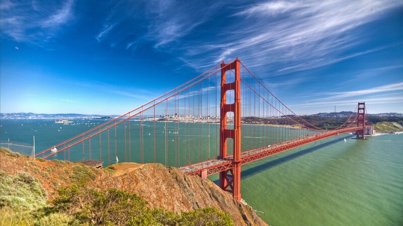 Golden Gate Bridge on a sunny day