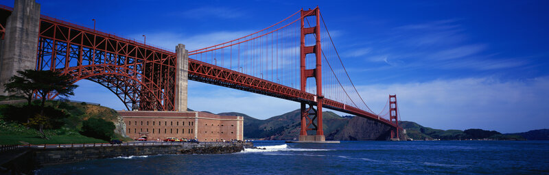 Golden Gate Bridge on a sunny day