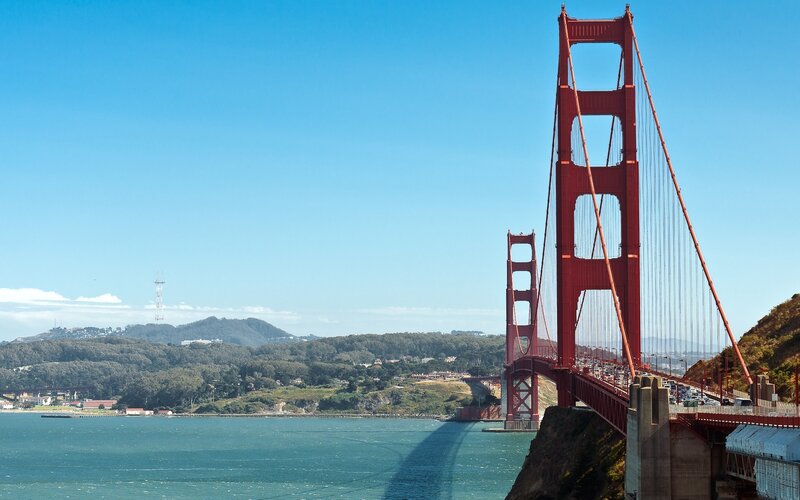 Golden Gate Bridge on a sunny day