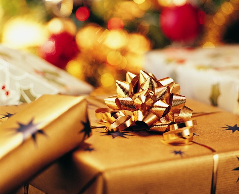 Golden Gift Box with Bow — Gold