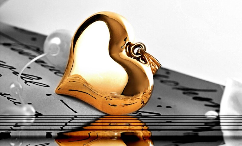 Golden Heart Pendant — Gold