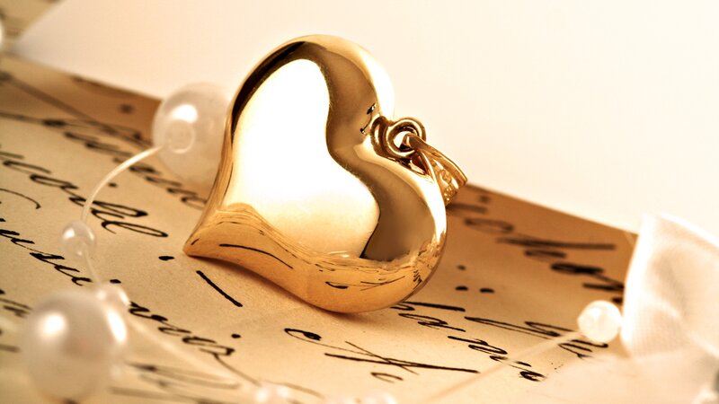 golden heart pendant on letter