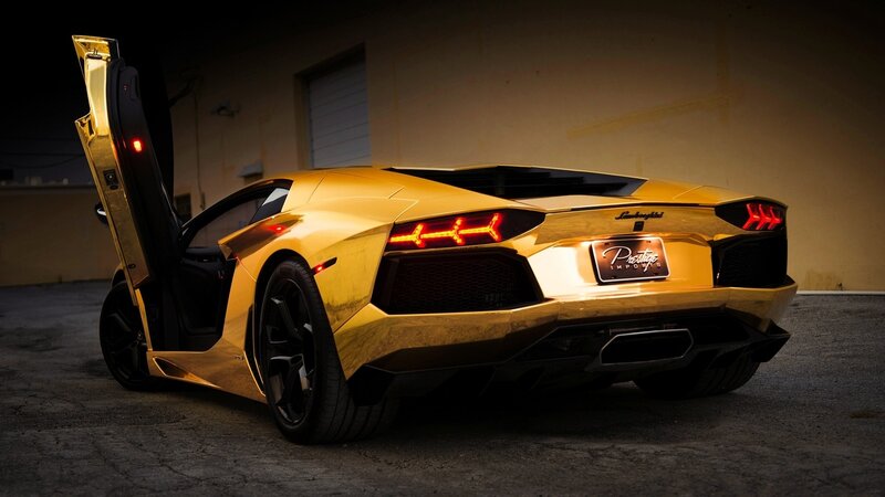 golden Lamborghini Aventador