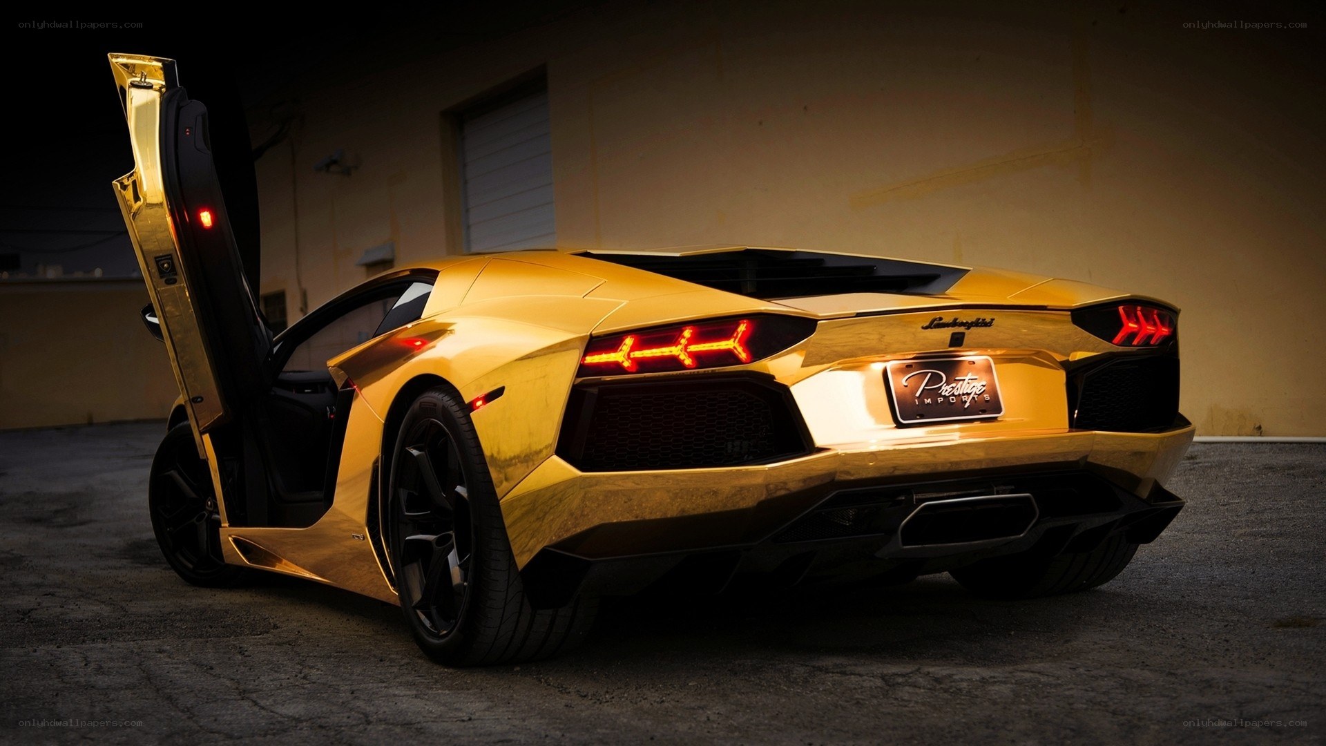 golden Lamborghini Aventador