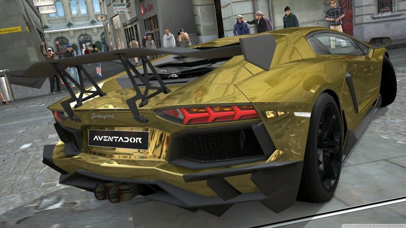 Golden Lamborghini Aventador — Gold, Urban