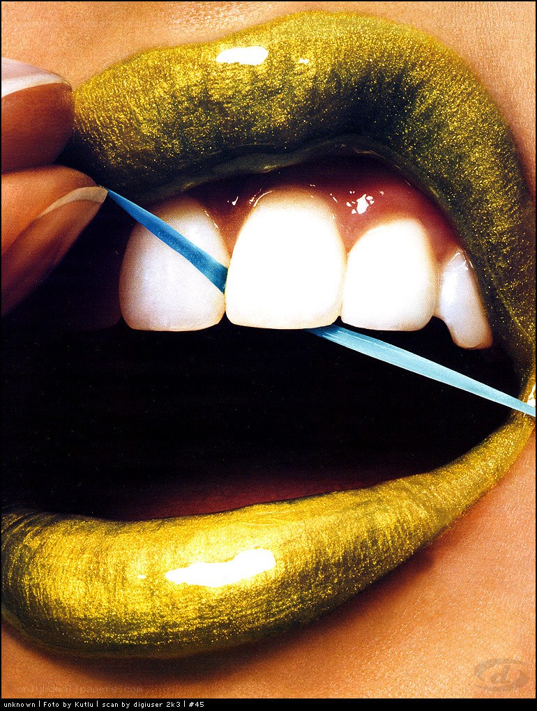 golden lips with dental floss