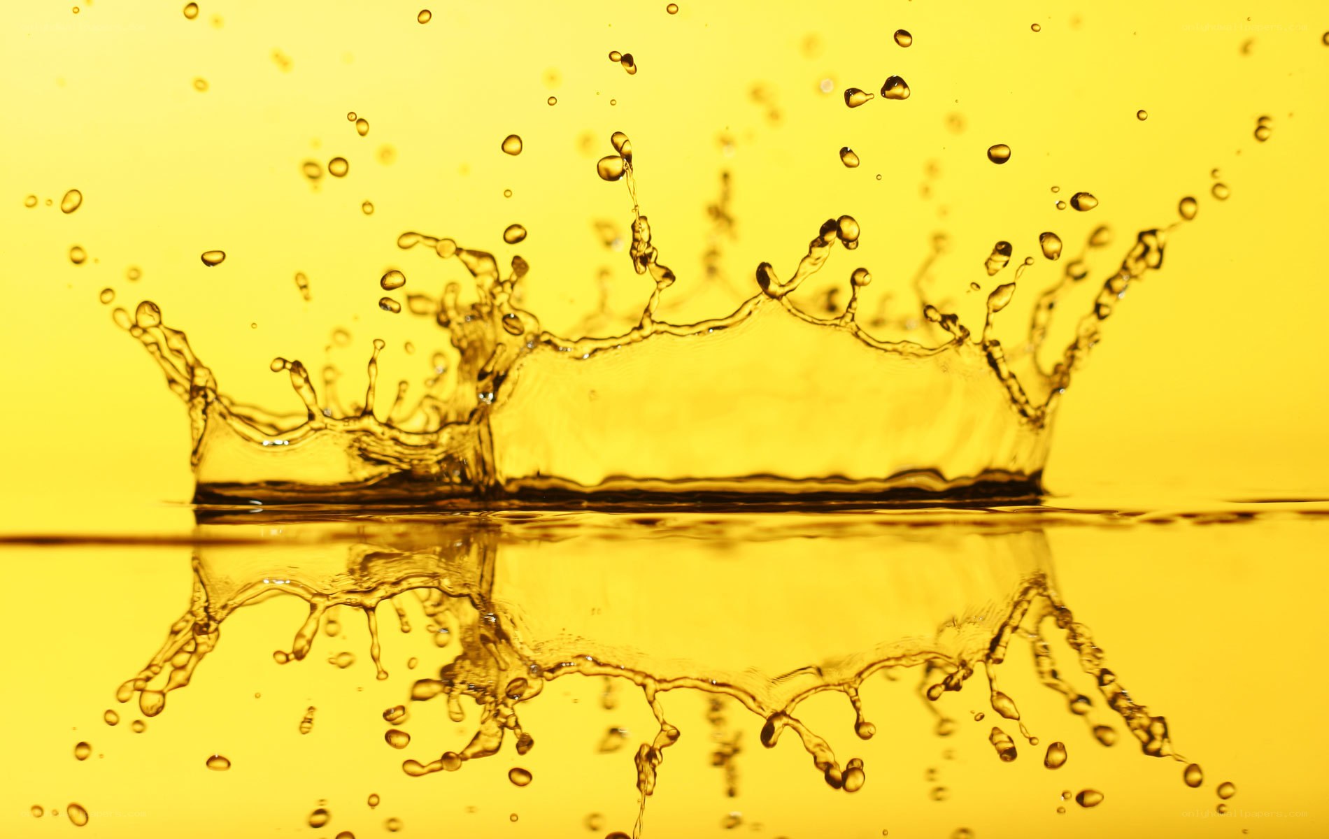 golden liquid splash