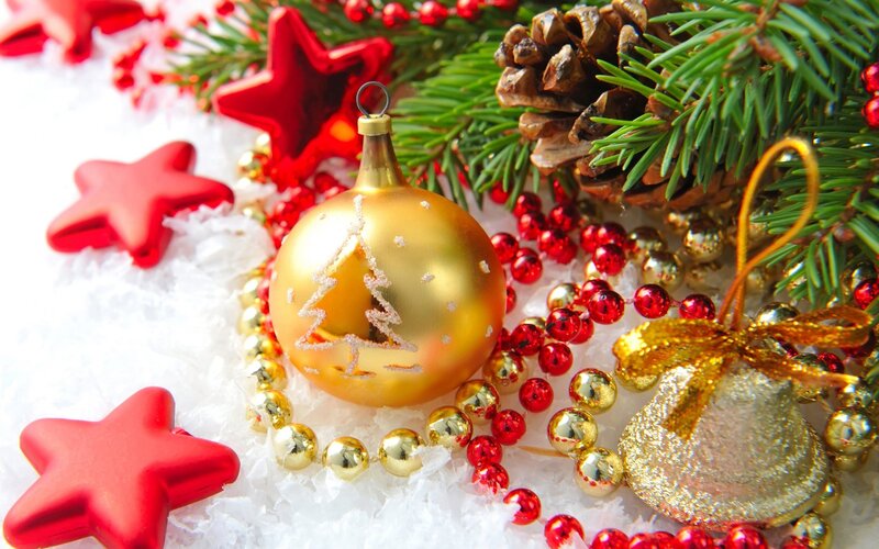 Golden Ornament on Snow — Red