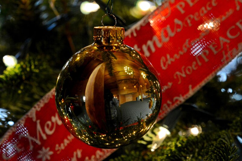Golden Ornament on Tree — Red