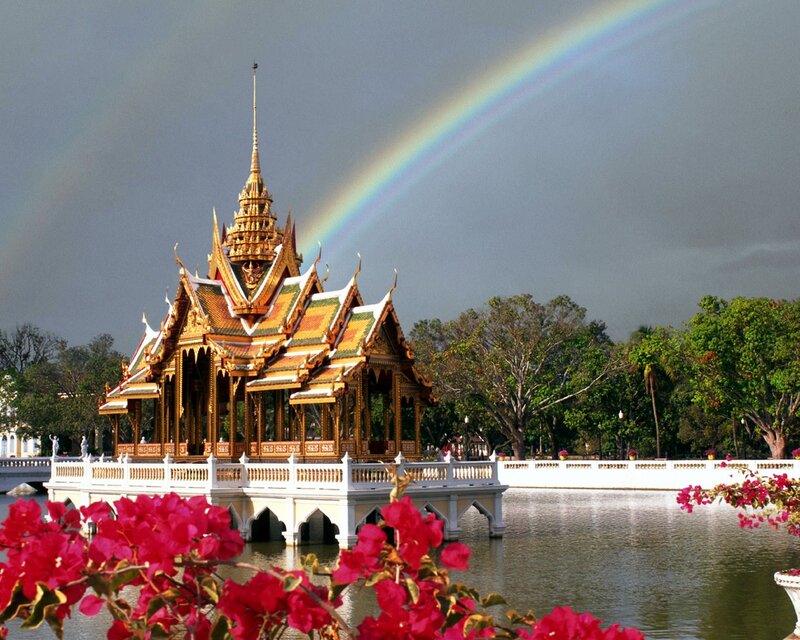 Golden Pavilion on Water — Gold, Serene