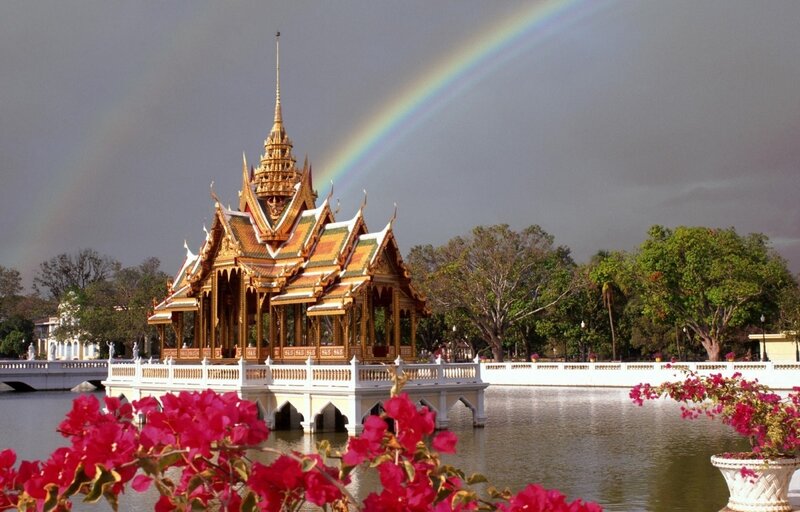 Golden Pavilion on Water — Gold