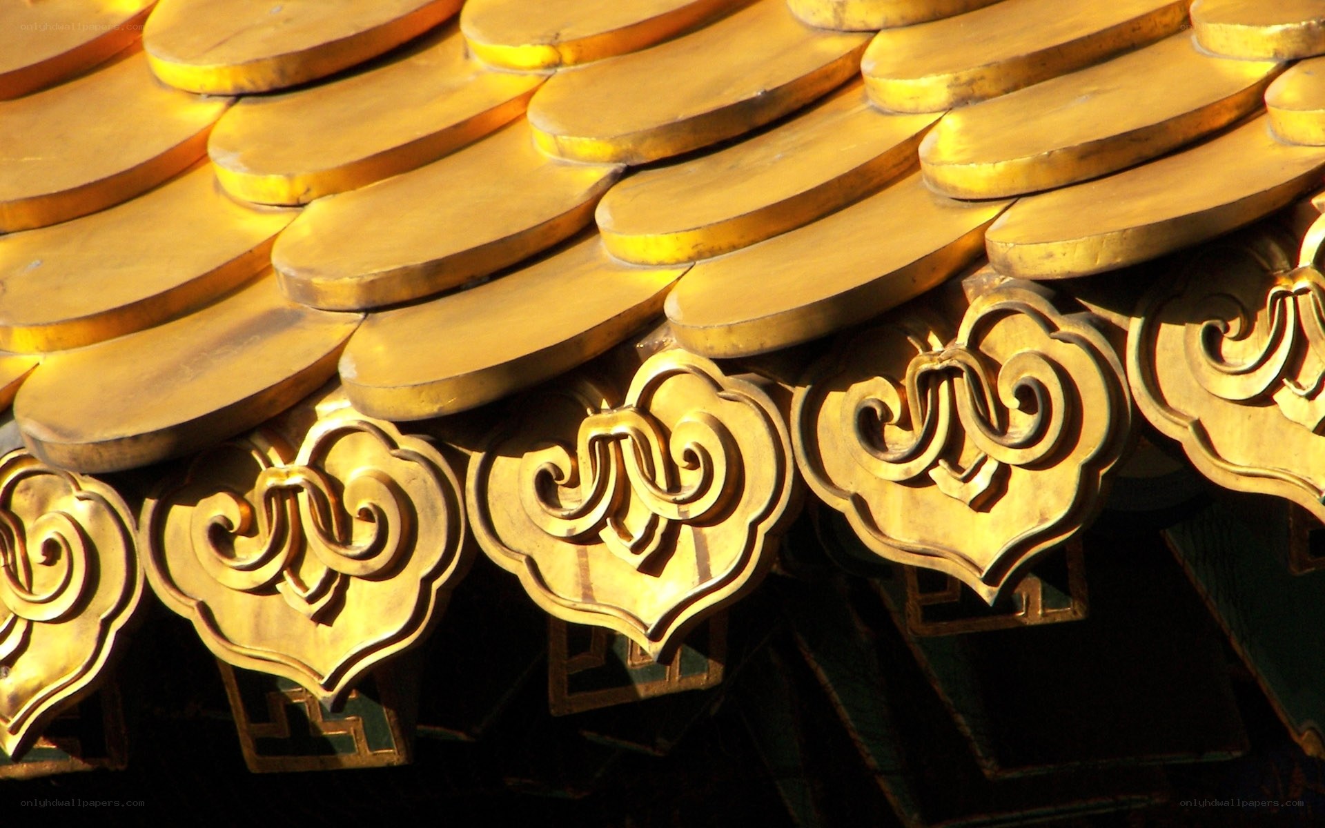 Golden roof tiles and ornaments