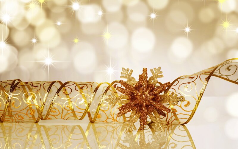 Golden Snowflake Ornament — Gold
