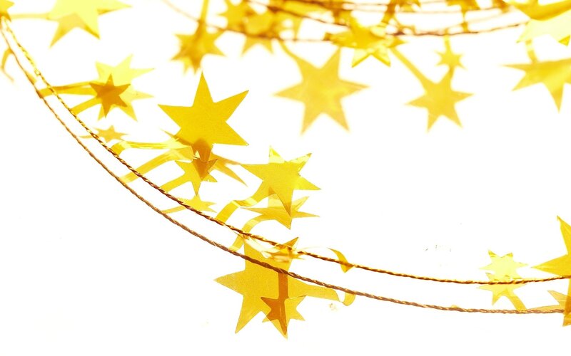 golden star garland decoration