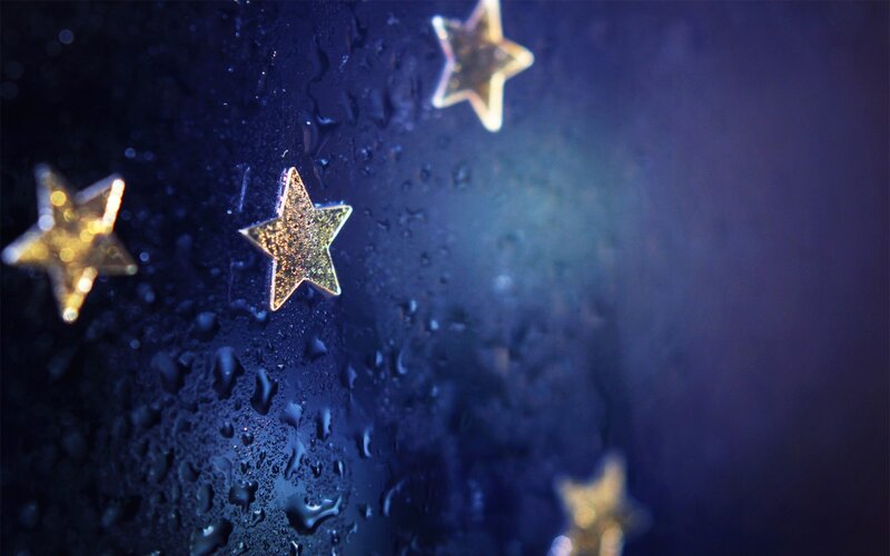 Golden Stars on Wet Surface — Blue