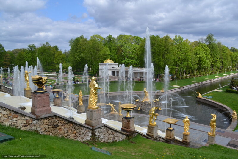 Golden Statues Fountain