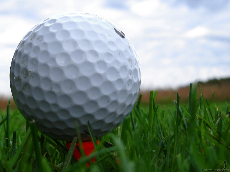 Golf Ball on Tee — Green