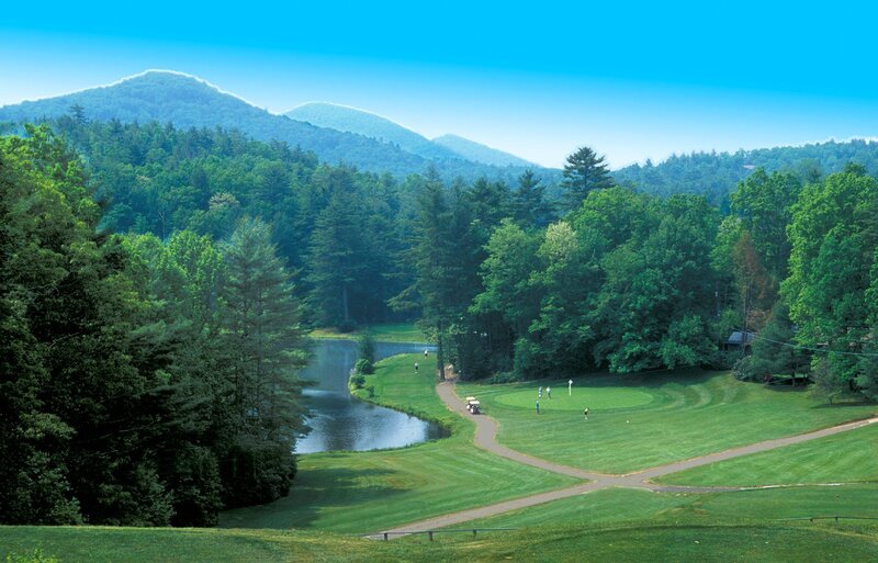 Golf Course with Lake — Green