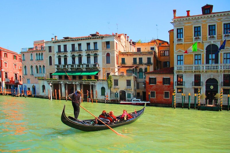 Gondola with Passengers — Green