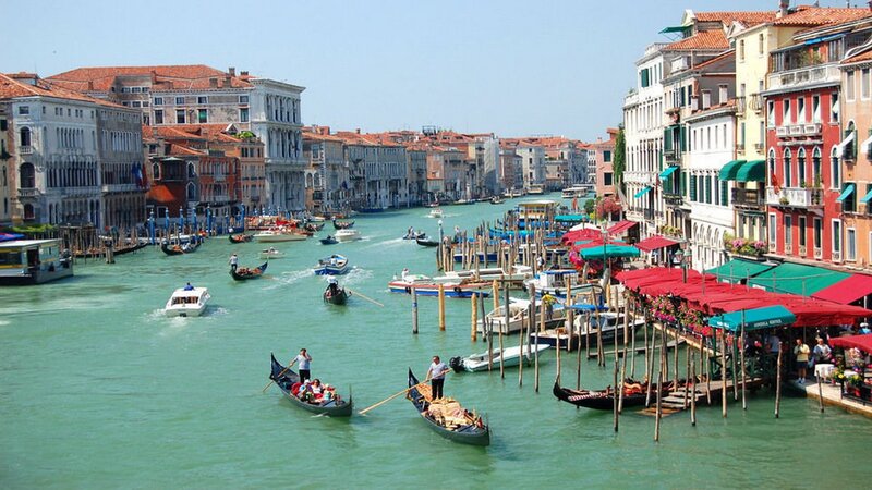 Gondolas in Canal — Green, Lively