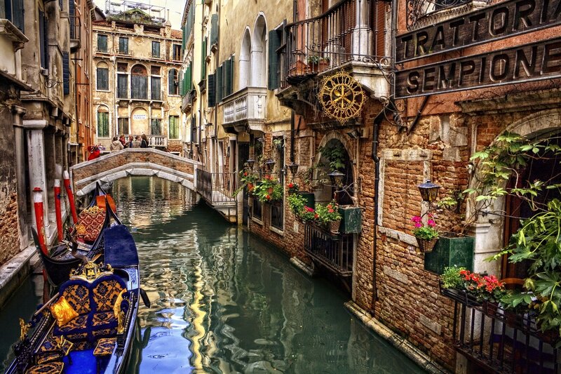 Gondolas in Venetian Canal — Blue, Serene