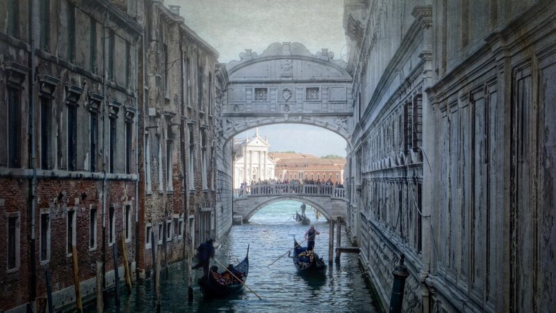 Gondolas on Canal — Gray