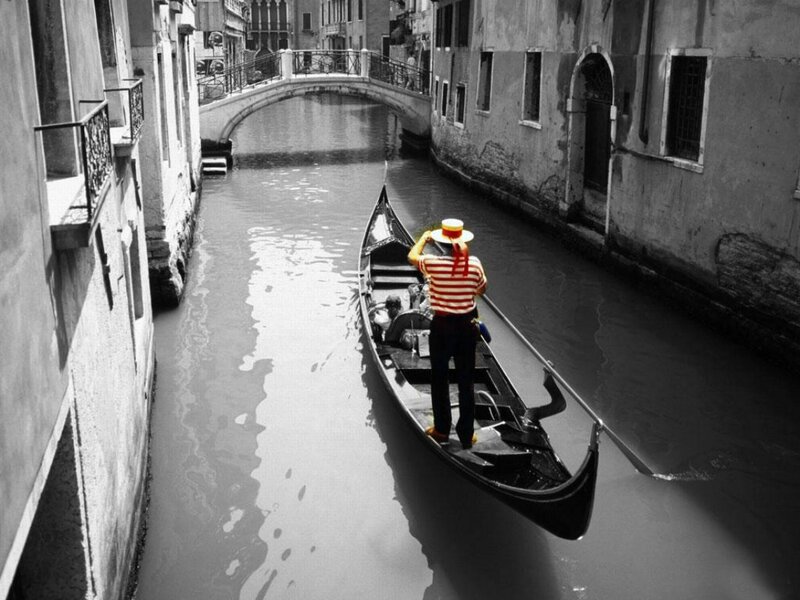 Gondolier in Gondola — Black
