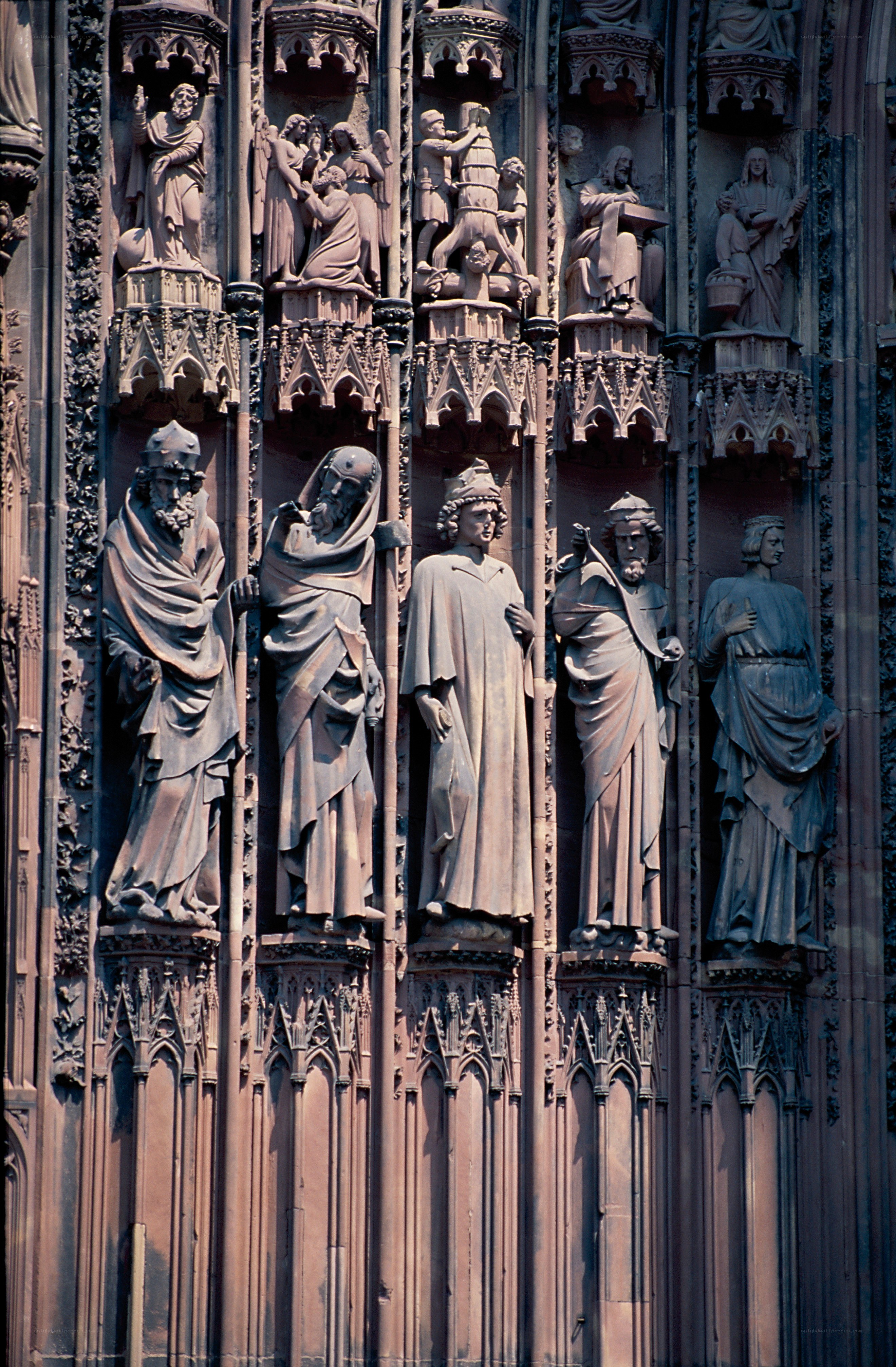 Gothic cathedral sculptures