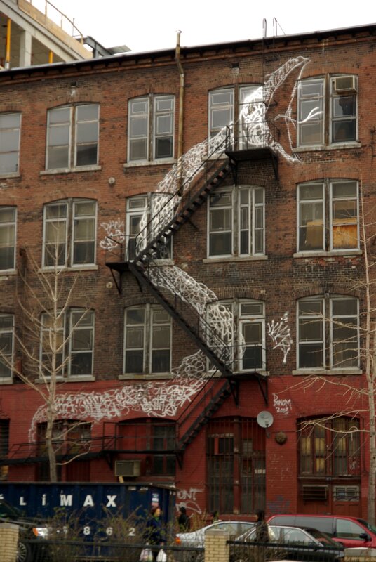 Graffiti dragon on brick building