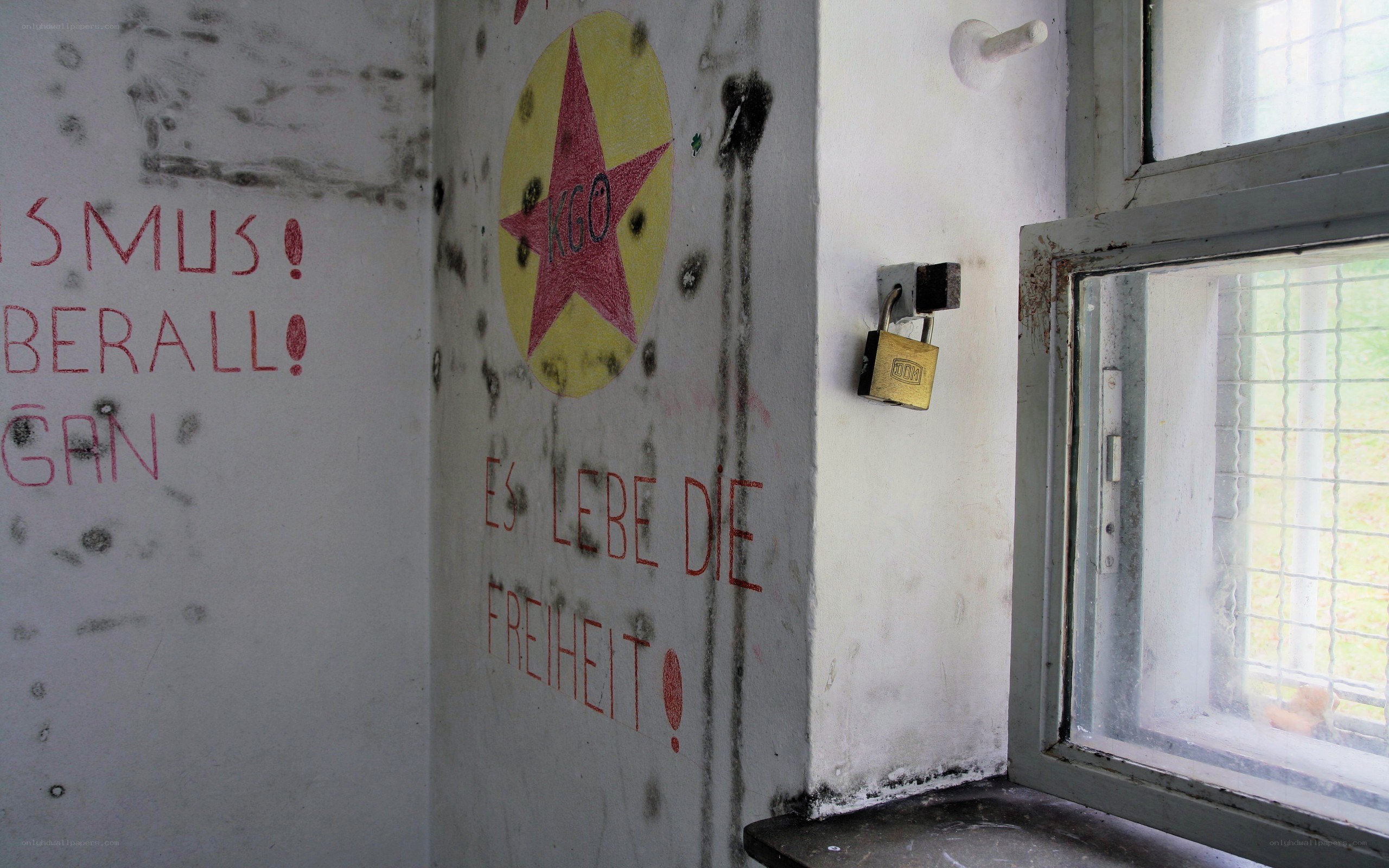 Graffiti in an abandoned building