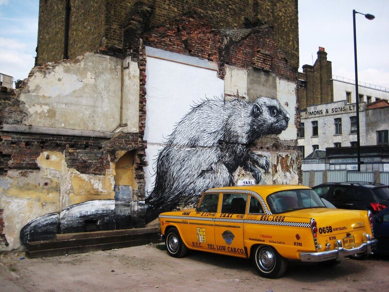 Graffiti of beaver on brick wall