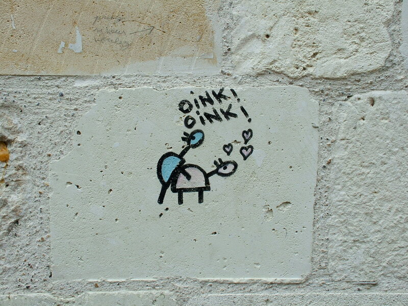 graffiti of kissing figures