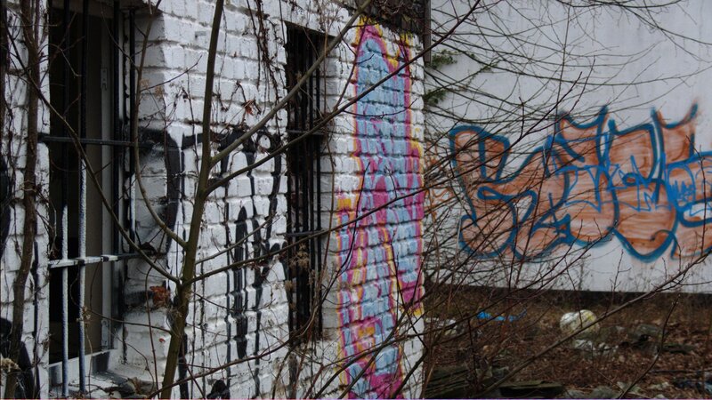 graffiti on abandoned building