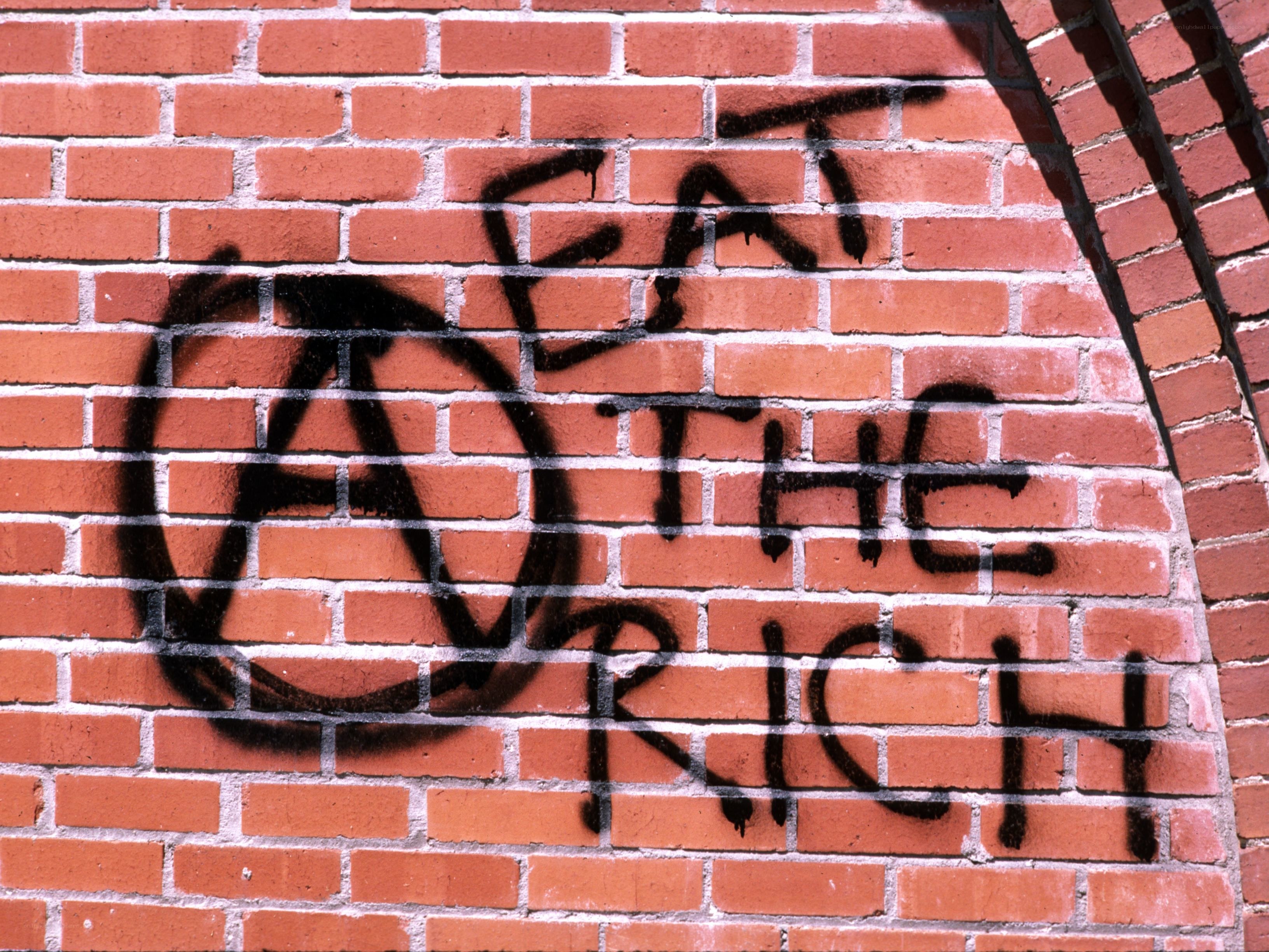 Graffiti reading 'Eat the Rich'