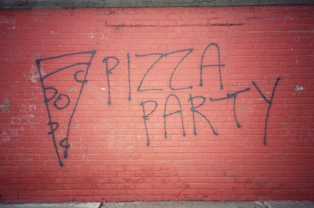 Graffiti reading 'PIZZA PARTY'