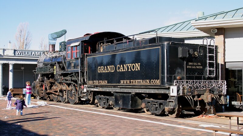 Grand Canyon train at station