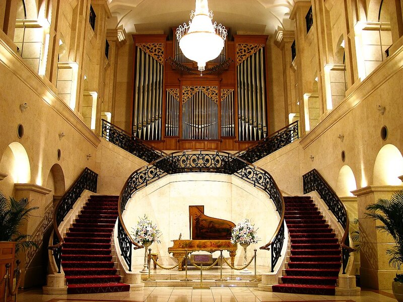 Grand hall with organ and piano