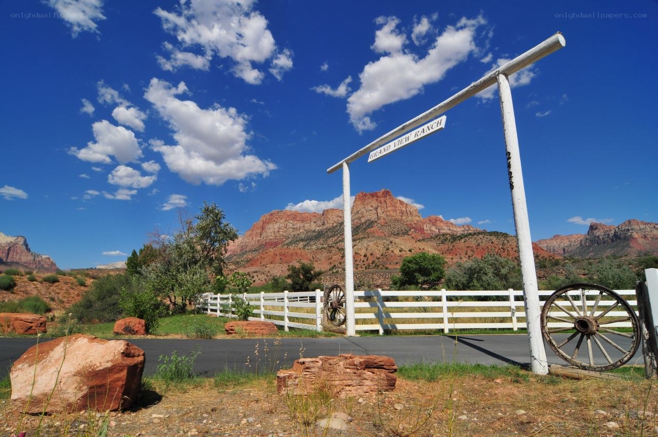 Grand View Ranch entrance sign