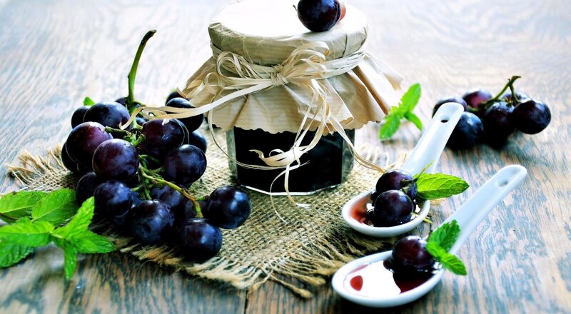 Grape Jam and Grapes