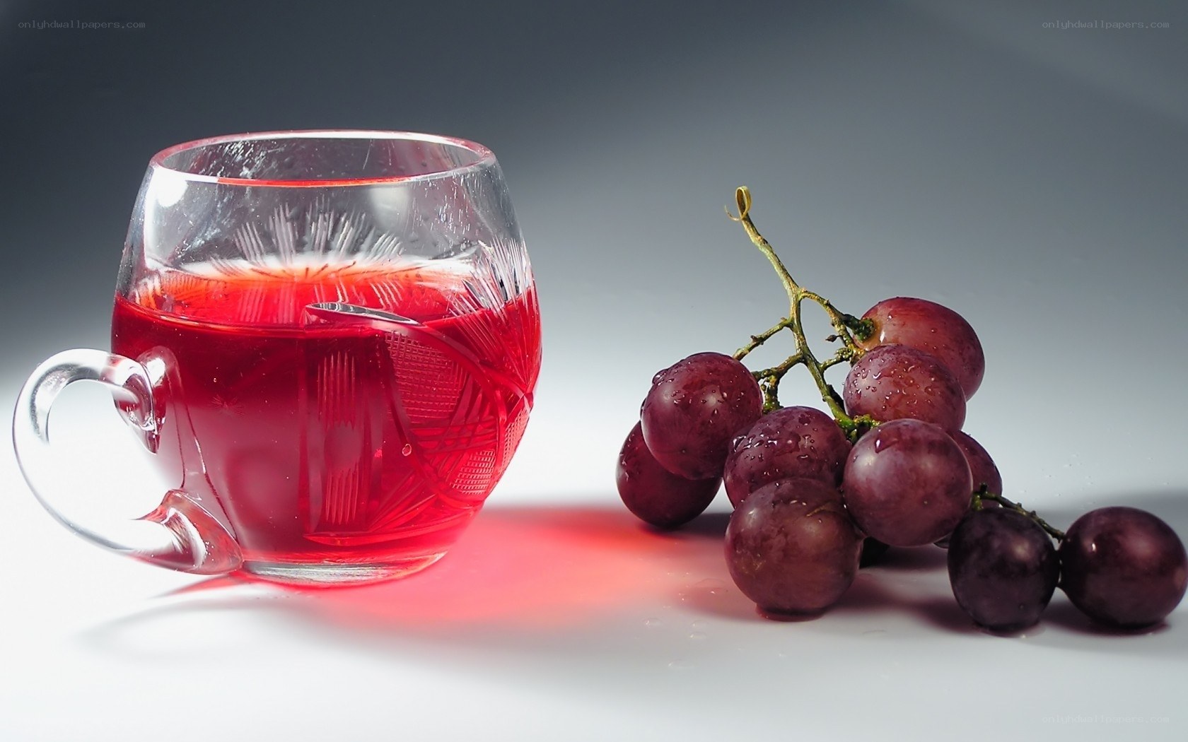 grape juice and grapes