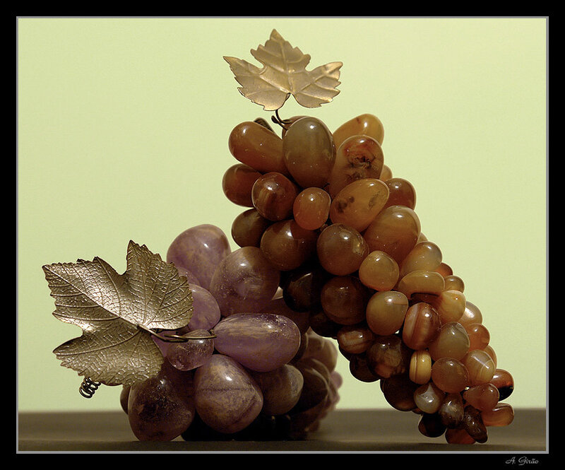 grape sculpture with leaves