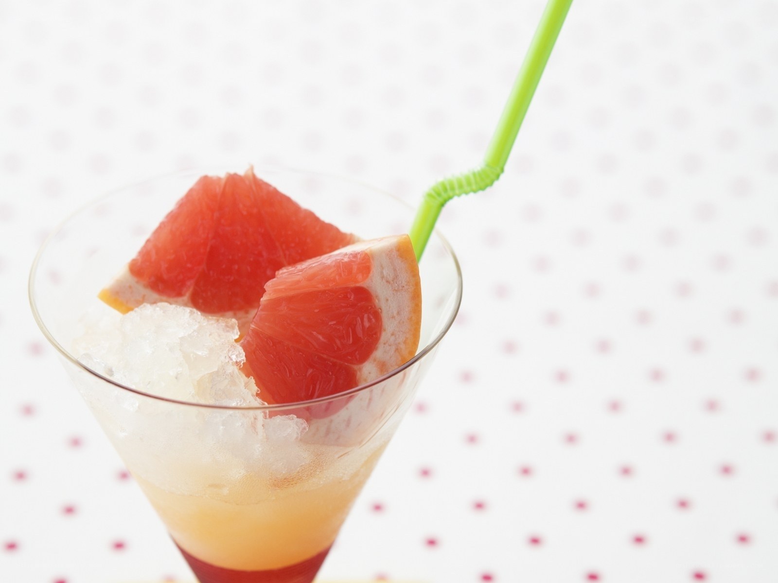 grapefruit cocktail with ice