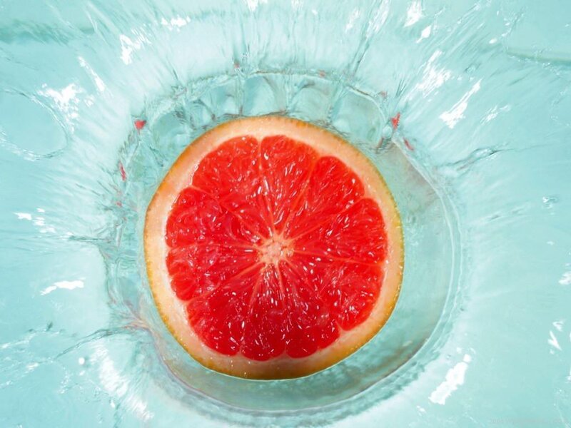 grapefruit slice in water