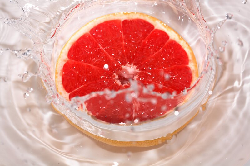 Grapefruit Slice in Water — Red