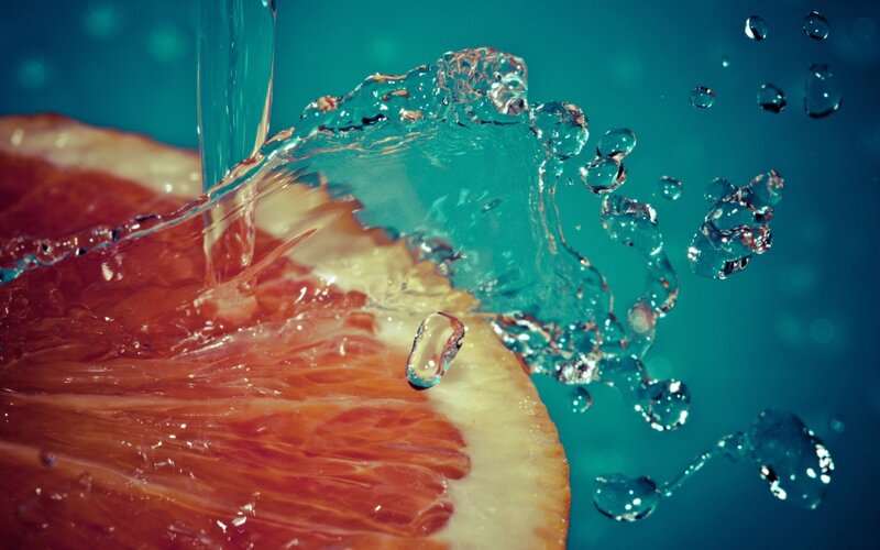 Grapefruit Slice with Water — Red