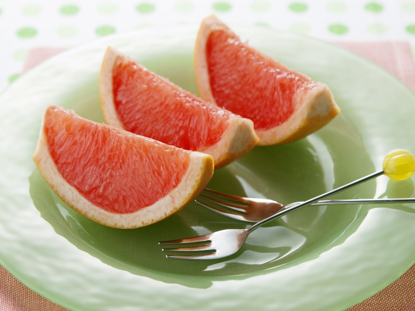 grapefruit slices on green plate