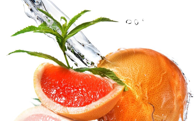 grapefruit with mint and water